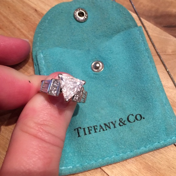 JEWELRY - Picture 2 of 2